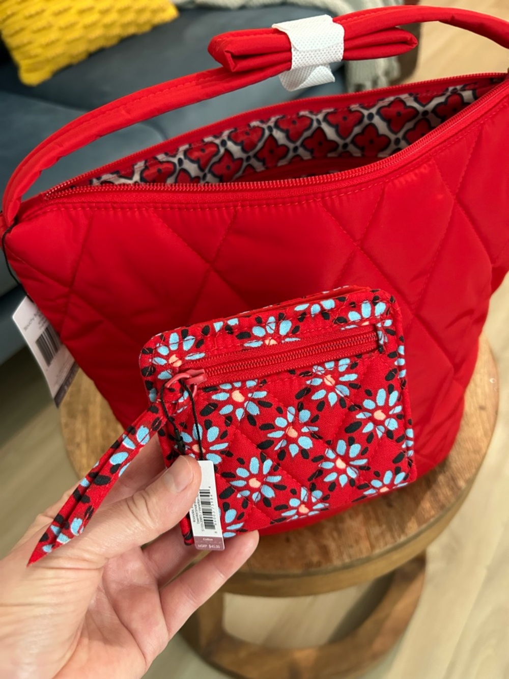 Red quilted shoulder bag - Picture 6 of 8